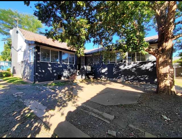 9 BEDROOM HOUSE FOR SALE IN SCOTTSVILLE